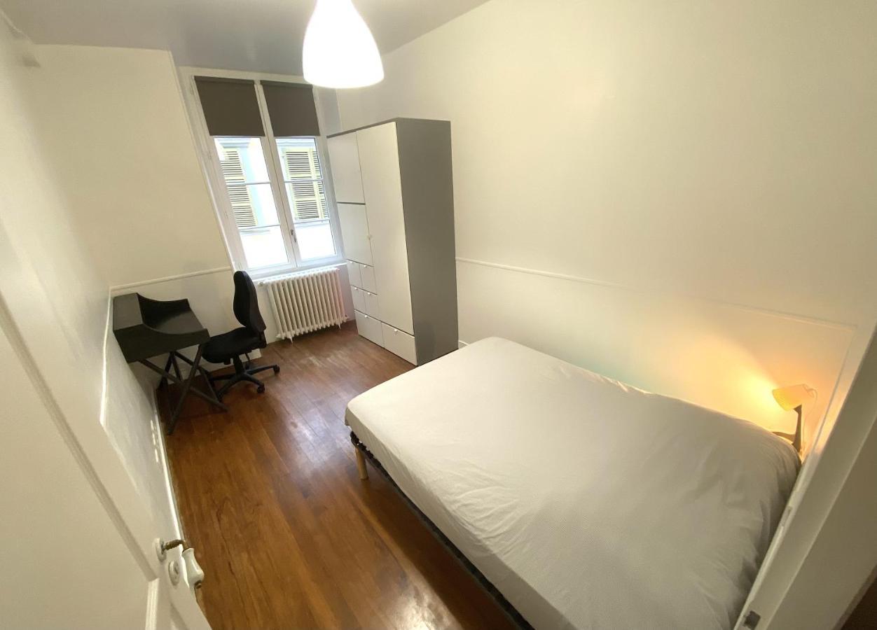 Floydroom'S Pau Chambre Hotes Dans Appartement Partage Proche Chateau Eksteriør billede